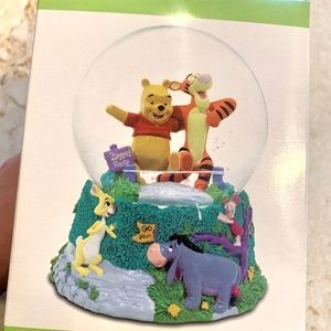 Disney Home Winnie The Pooh Musical Snowglobe